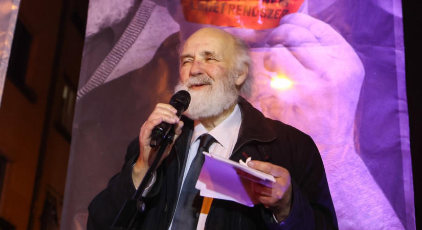 „Most hazajöhettünk” – tíz gyerekkel indult újra Iványi Gáborék iskolája