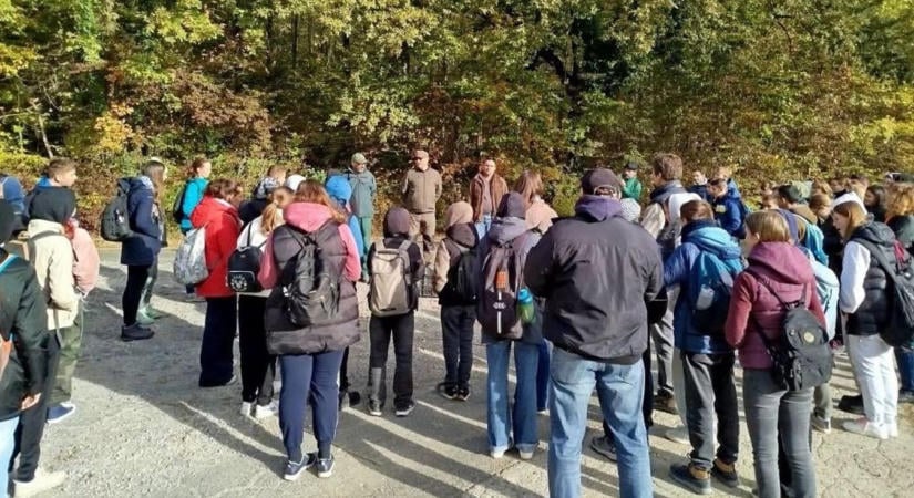 Fekete István nyomába eredtek a diákok a Dél-Zselicben – festői őszi tájakon barangolhattak