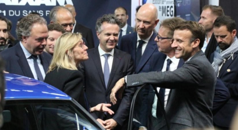 Macron elnök a Citroën Kacsában, avagy tarolnak a kínaiak a párizsi autószalonon