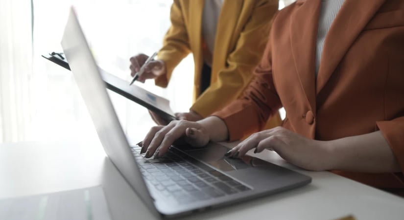 A magyarok csaknem fele használ mesterséges intelligenciát pénzügyi kérdésekben