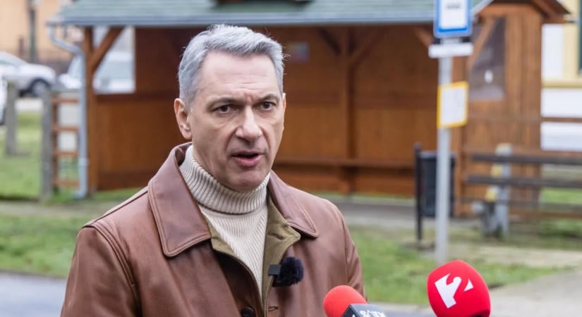 Lázár Jánost a busz alá dobta a Fidesz