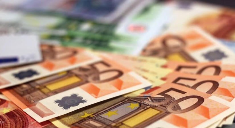 Mi történt a forinttal? Itt van, mennyiért adják az eurót hétfő este