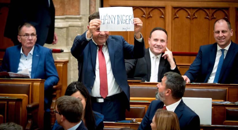 Orbán új stratégiája visszaüthet, a parlamenti bohóckodás nem hoz politikai áttörést