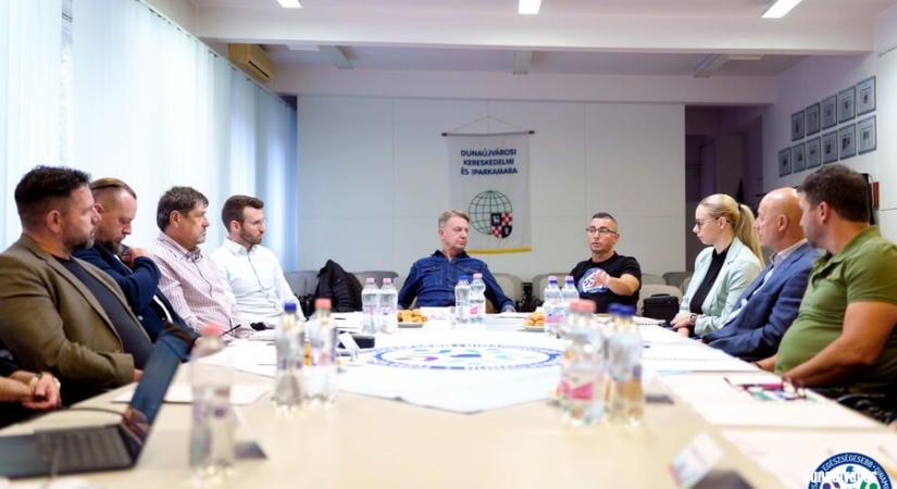 Zászlót bontott, erőket egyesít a T.E.D.D.
