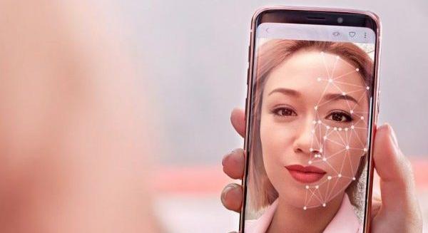 A VIVA TECH-EN MUTATTA BE ÚJDONSÁGAIT A L’ORÉAL