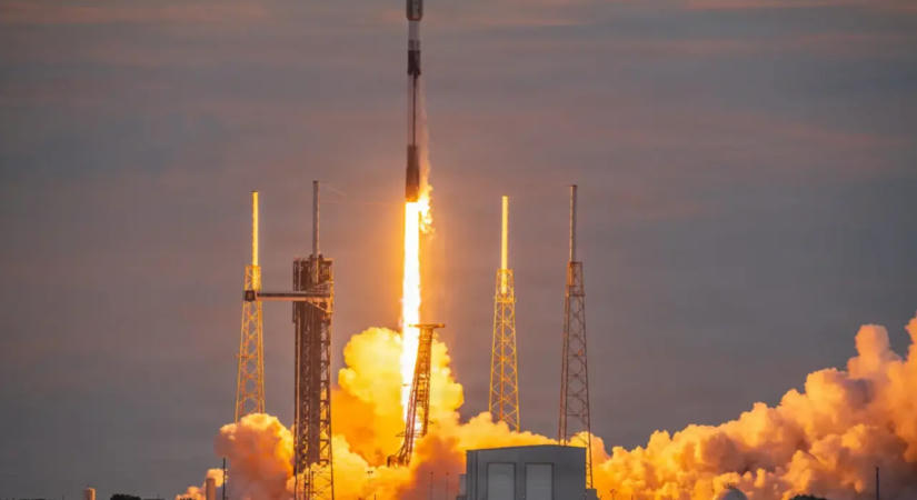 A Holdba csapódott az eltévedt SpaceX rakétafokozat