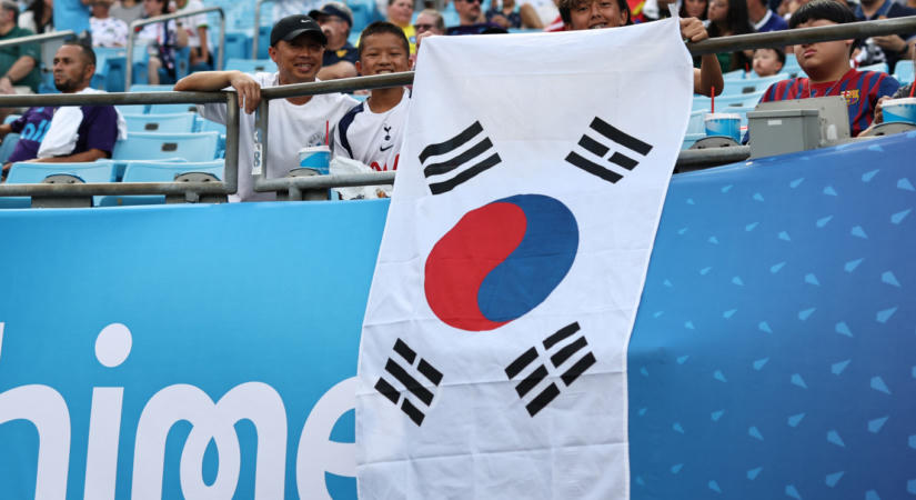 A dél-koreai futballszövetség elnézést kért a bíróknak nyújtott szexmasszázs miatt