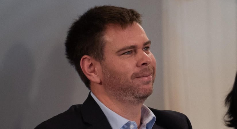 Vitézy Dávid bejelentést tett a majdnem pocsékba ment Volánbusz-beszerzésről