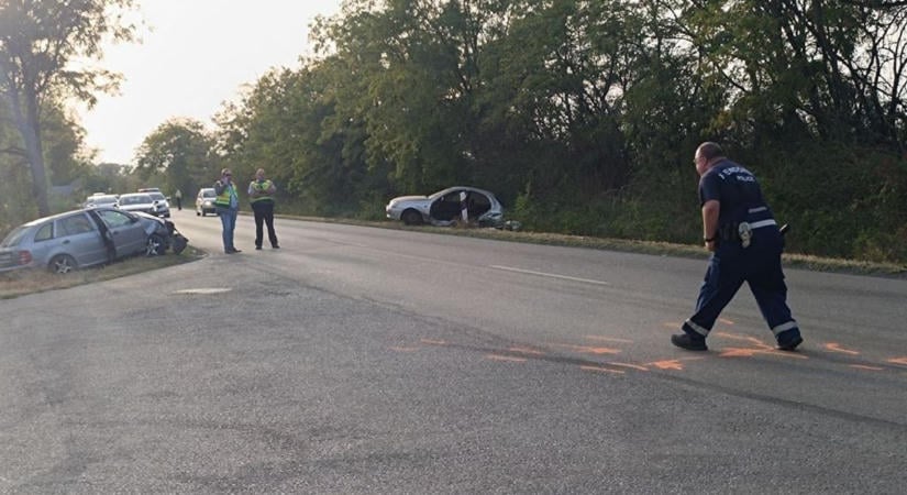 Feszítővágó segítségével szabadították ki a tűzoltók a majsai baleset sérültjét  videó