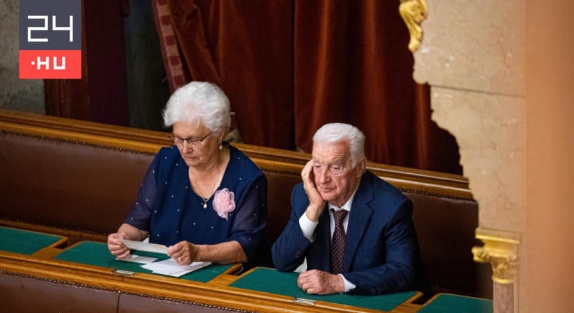 Milliárdokat kaptak Orbán apjának cégei Mészároséktól