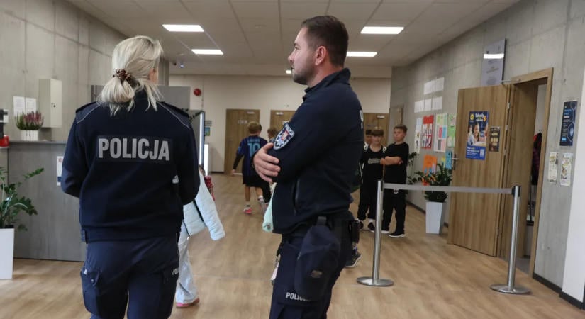20 ezer rendőrrel indult az iskolai nap Lengyelországban a támadások után