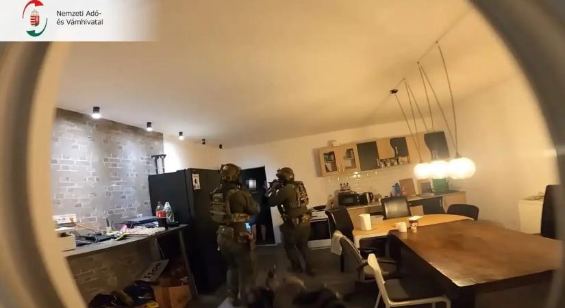 Illegális cigarettagyárat számoltak fel az Alföldön a hatóságok