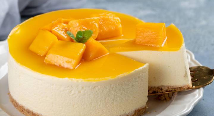 Mangós sajttorta sütés nélkül: trópusi frissesség a tányéron