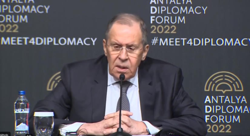 Lavrov fenyegetőnek tartja a NATO-t