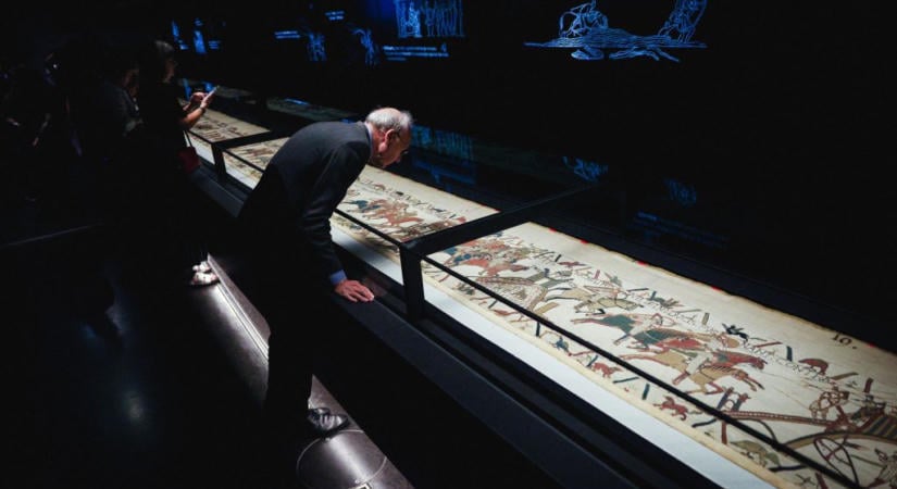 Túl sokan fényképezték az ezeréves kárpitot, betiltották a fotózást a British Museum tárlatán