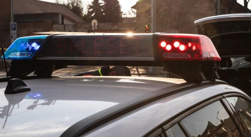 Teljes útzár Hajdú-Biharban! Baleset a 47-es főúton, két autó ütközött össze