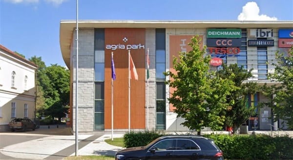 Tizenkét élet – Dócs Diána festményeiből és tűzzománc alkotásaiból nyílik kiállítás Egerben