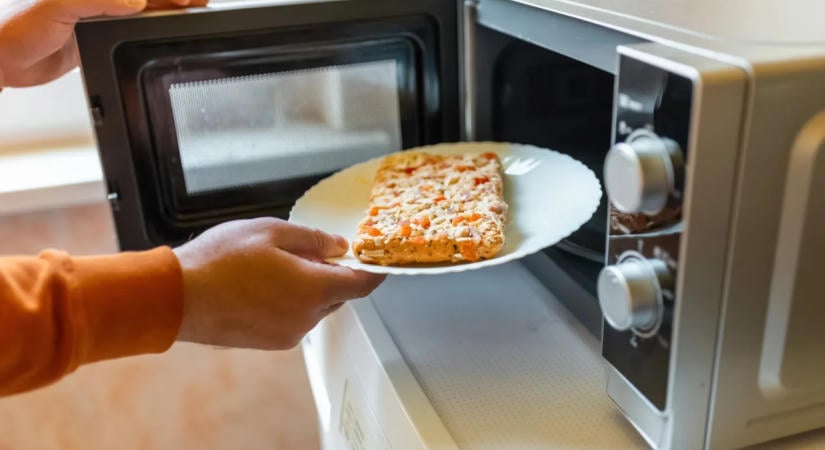 Az esti nassolás akár 30 százalékkal is növelheti a májbetegség kockázatát