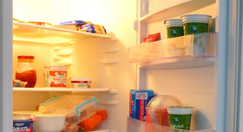 Víz vagy jég képződik a hűtőszekrény falán? Tudja meg, mi okozza, és hogyan oldhatja meg egyszerűen a problémát