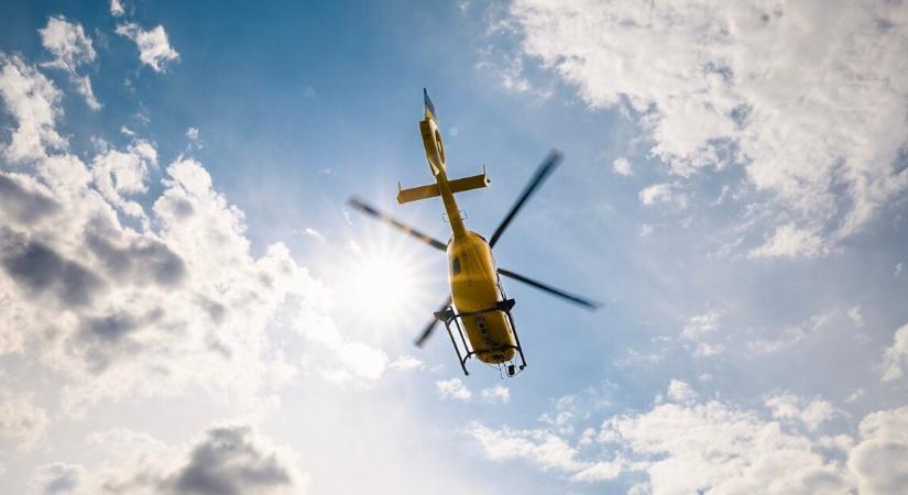 Nagyon súlyos kamionbaleset történt Százhalombattánál, mentőhelikopter is érkezett