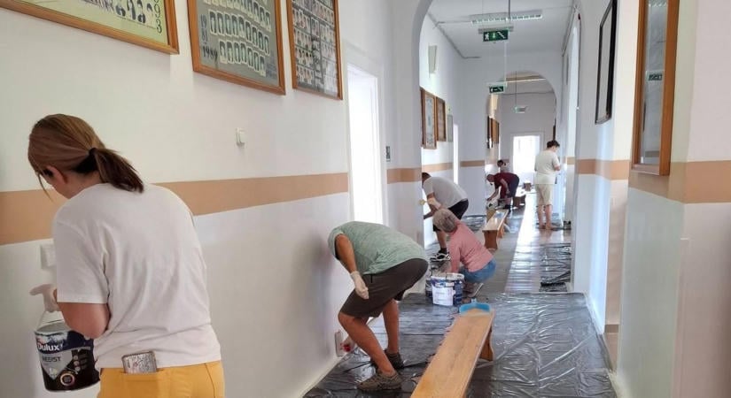 Becsöngettek a felújításoknak: megújul öt kistelepülési iskola Tolnában