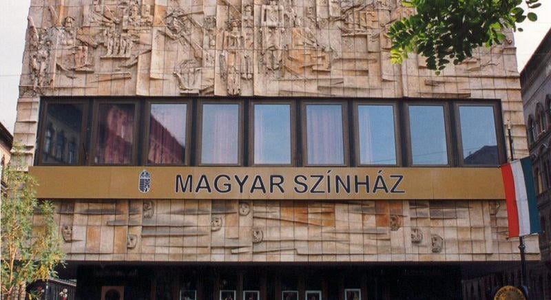 Betört a Magyar Színház épületébe, majd jelmezbe öltözött egy férfi