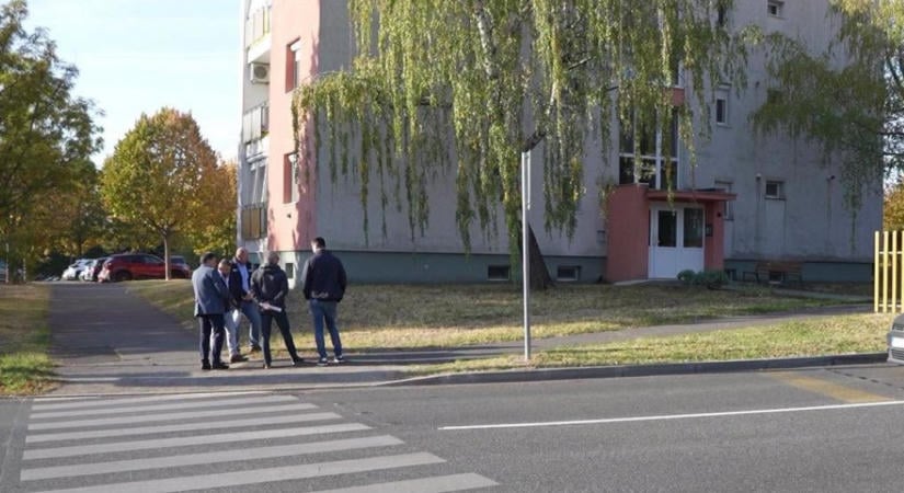 Újabb járdaszakasz újul meg