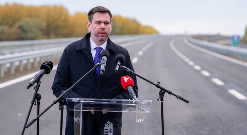 Új gyorsforgalmi úttal bővült az ország, Vitézy Dávid átadta az M49-es első szakaszát