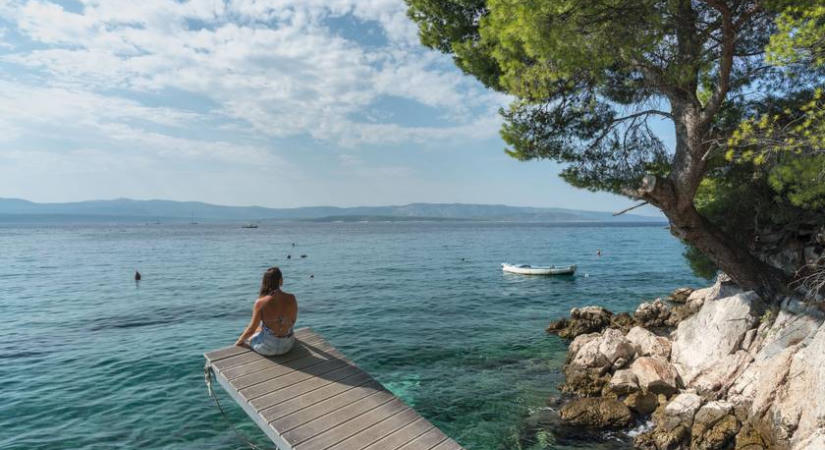 Megtévesztő kiírásokkal próbálják távol tartani a fürdőzőket néhány horvát strandon: ne dőlj be nekik!