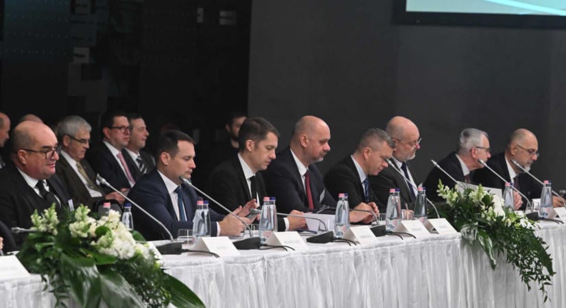Kelemen Hunor: Szolidárisak vagyunk a vajdasági magyarokkal