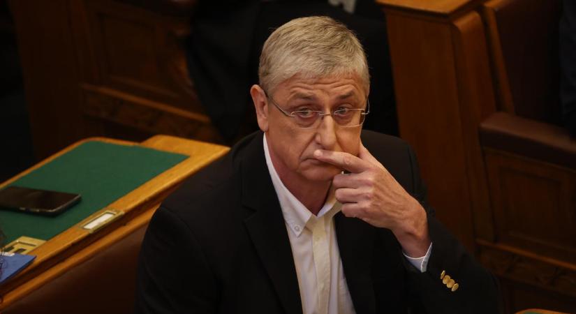 Gyurcsány Ferenc megmutatta, milyen zenére ropja a konyhában