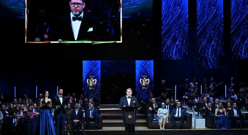 Túlélte a bizalmatlansági indítványt a Szöllősi György vezette elnökség