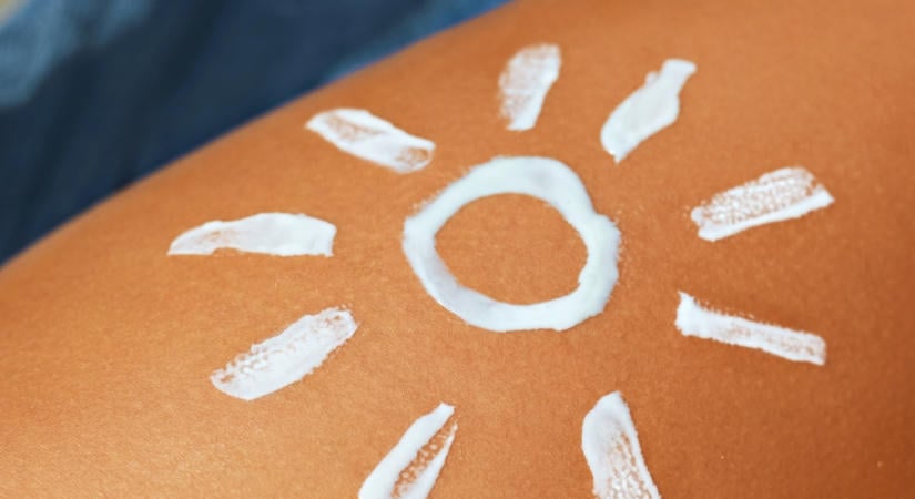 Bőrrákot kapott 26 évesen, most a naptejek áfája ellen harcol