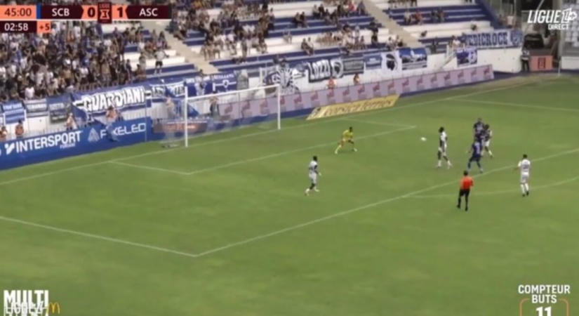 Egyetlen gond van ezzel a 16 méterről szerzett góllal, az hogy a futballista a saját kapujába talált be