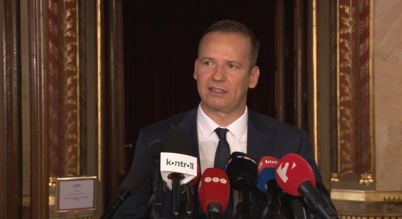 Toroczkai: Súlyos dolgot mondott Magyar Péter Rétvári Bencének, a „tróger” és „bohóc” kifejezésekért sem járt retorzió