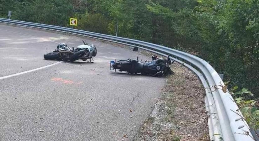 Két motoros ütközött Parádsasvárnál, mentőhelikoptert is riasztottak