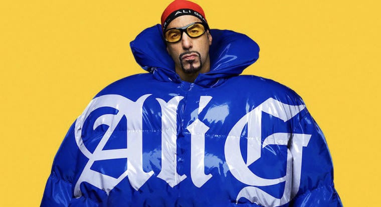 Az mondjuk biztos volt, hogy Ali G visszatérése nem mindenkinél fog jól ülni 2026-ban
