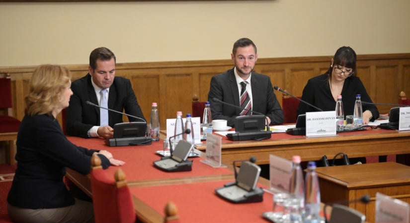 Folytatódik a csata a Médiatanács helyeiért