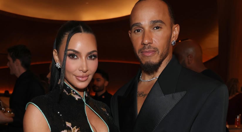 Lewis Hamilton imádnivaló ajándékkal lepte meg Kim Kardashian négy gyermekét