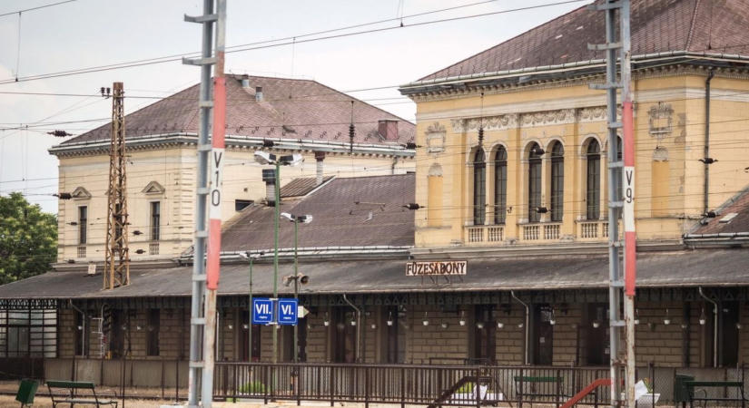 Tényleg ekkorát hibázott a MÁV? Százéves legendát őriz a füzesabonyi állomás, de az igazságot csak kevesen tudják