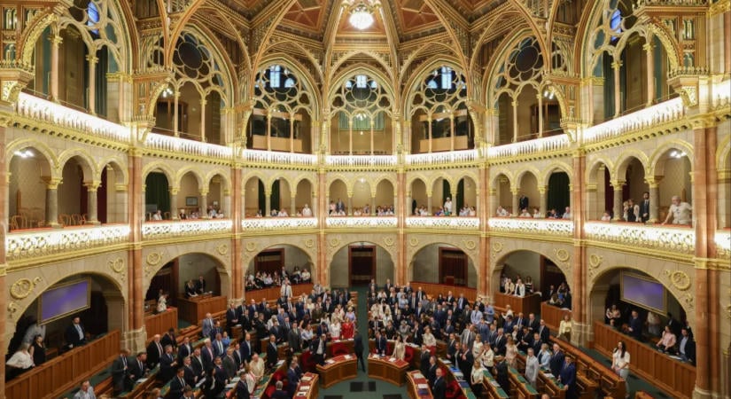 Toroczkai László felszólalásával indul a mai parlament