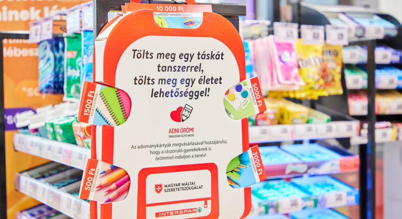 Vásárhelyen is gyűjtenek az Adni Öröm! tanszergyűjtő akcióban