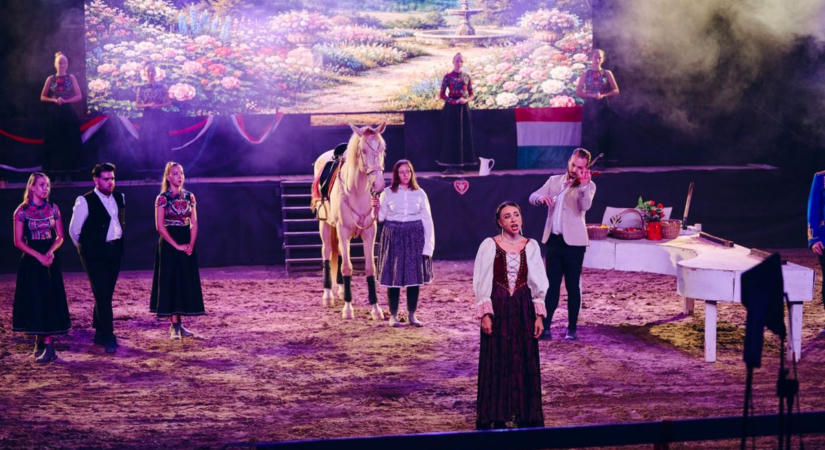 Huszonnégyezer nézőt mozgatott meg a Patkó Színház Mórahalmon