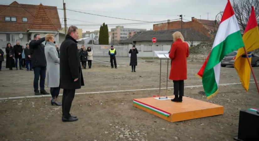 Sátoraljaújhely polgármestere szerint aljas a képviselő, aki megütközött a 100 milliós parkolón