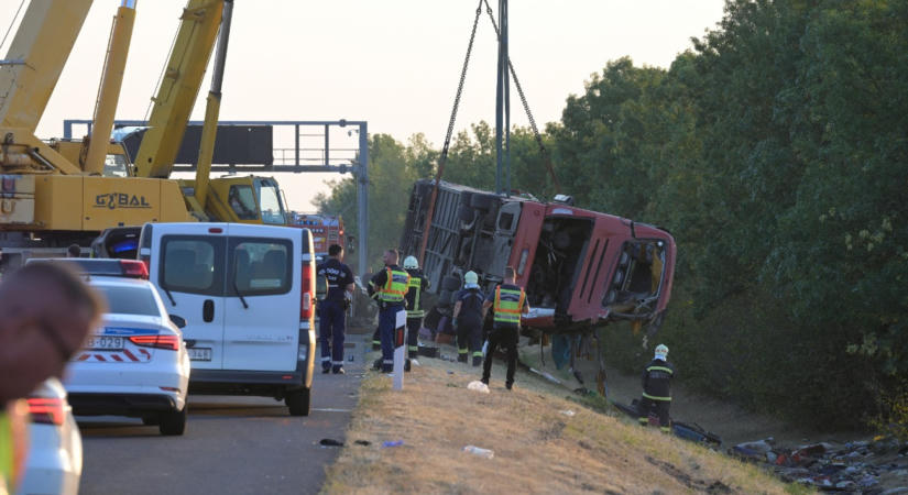 „Mély fájdalom” – zarándokok vesztették életüket az éjjeli busztragédiában