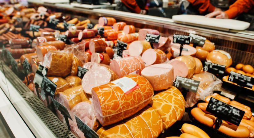 A hús, a tejtermékek és az alkoholmentes italok is drágábbak itthon, mint Nyugat-Európában