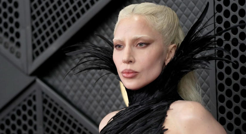 Titokban megszületett Lady Gaga első gyermeke  Lesifotókon a kisbaba