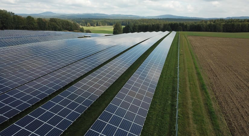 Napelempark építésére pályázik Csíkszereda – A városháza energiafogyasztását fedezné a beruházás