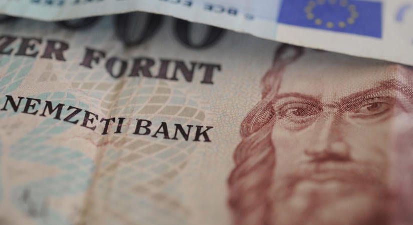 Ütik az eurót, gyengül a forint is