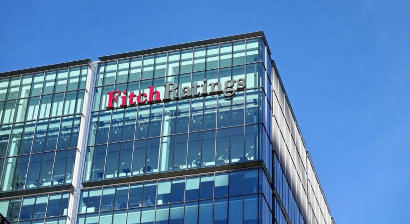 Megjöttek a Fitch számai: csúnyán elszállt a magyar költségvetési hiány – a hitelminősítő szerint a büdzsé rendbetétele a legnagyobb kihívás, megnevezték a fordulat évét